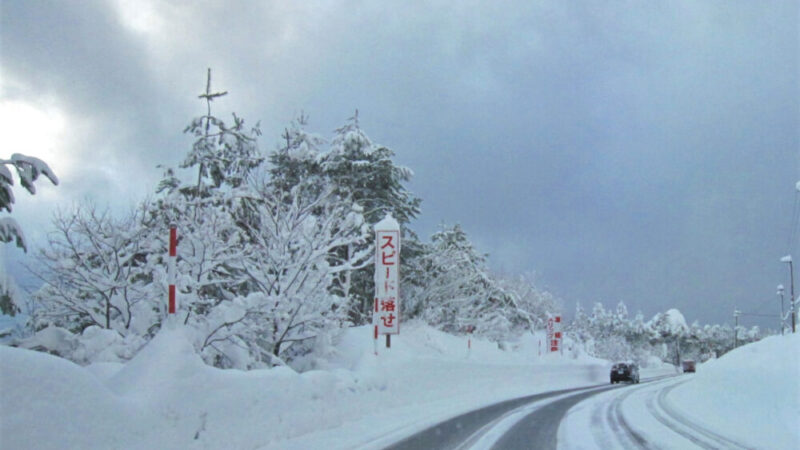 スキー場に行こう！雪道運転に必要な装備や注意点を教えます！ 